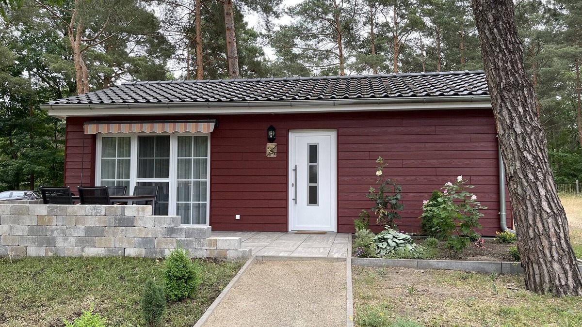Wunsdorf House | Holiday Home 'Pirol' with Private Terrace, Private Garden and Wi-Fi