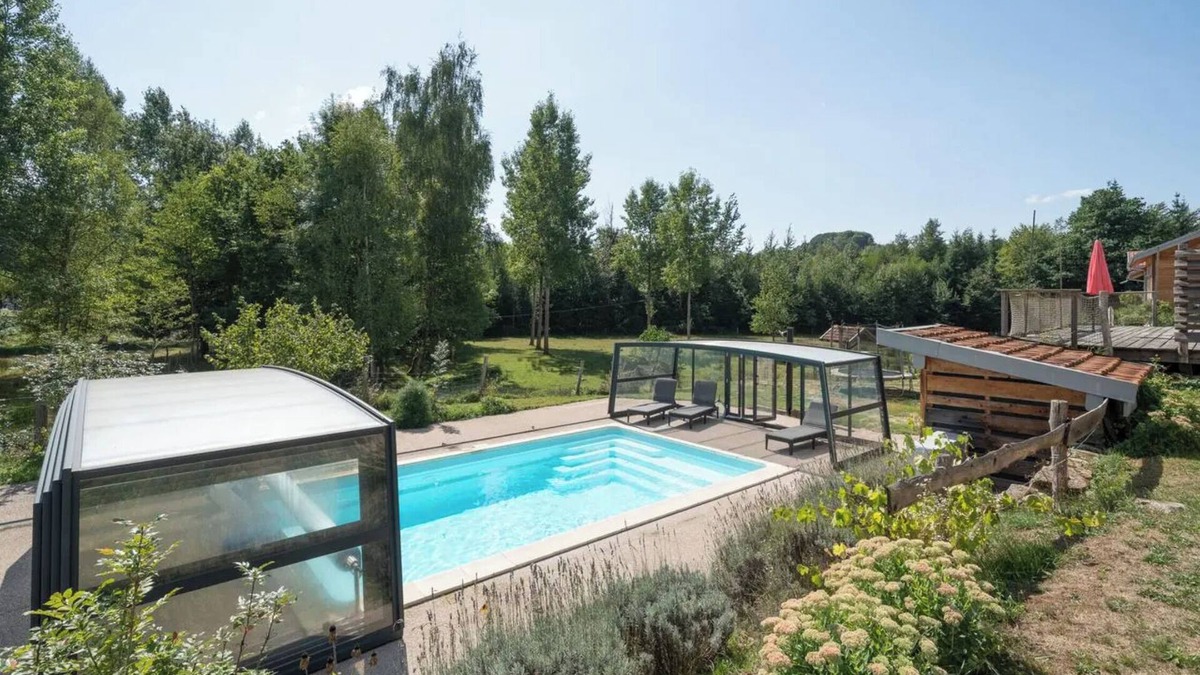 Uzemain House | Holiday Home 'Piscine Spa Et Sauna Privé' with Lake View, Private Pool and Wi-Fi