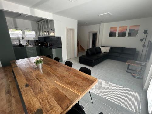 Seberov House | Holiday Home Prague Šeberov