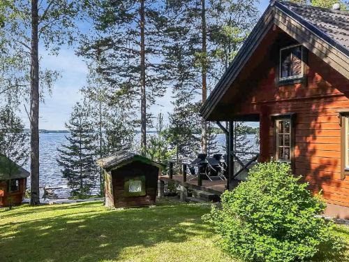 Rantasalmi House | Holiday Home Puolen hehtaarin metsä by Interhome