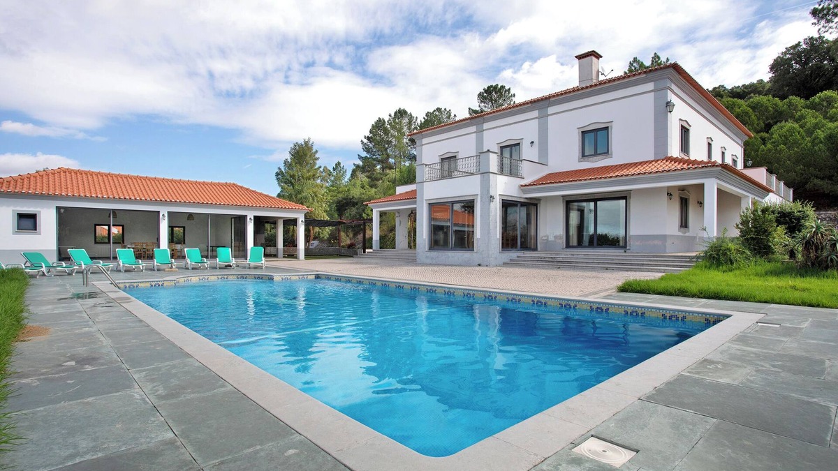 Capelas House | Holiday Home 'Quinta Grande' with Private Pool, Private Terrace and Wi-Fi