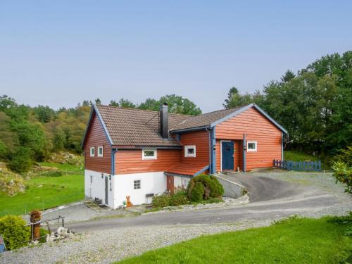 Tysnes House | Holiday Home Rødehuset by Interhome