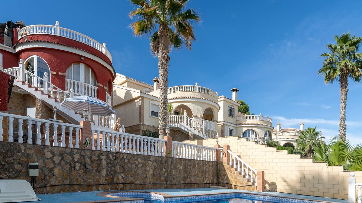 Monforte del Cid House | Holiday Home "RR Villa" with Pool, Terrace & Wi-Fi