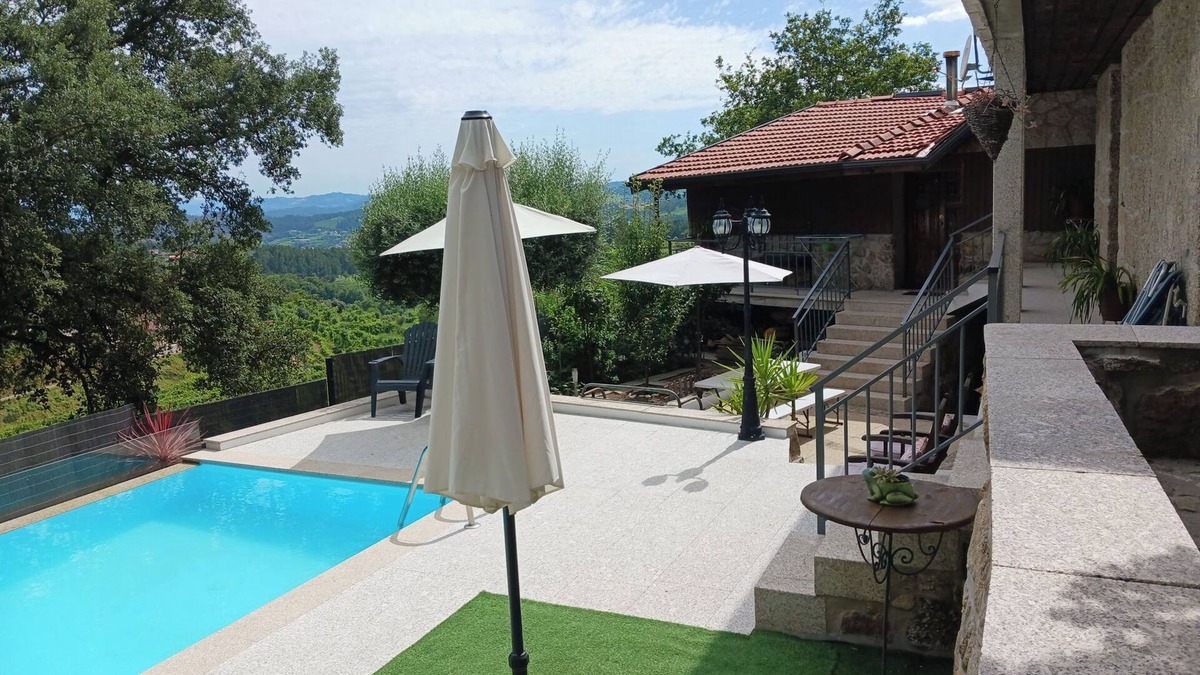 Celorico de Basto House | Holiday Home 'Real De Cima' with Mountain View, Wi-Fi and Air Conditioning
