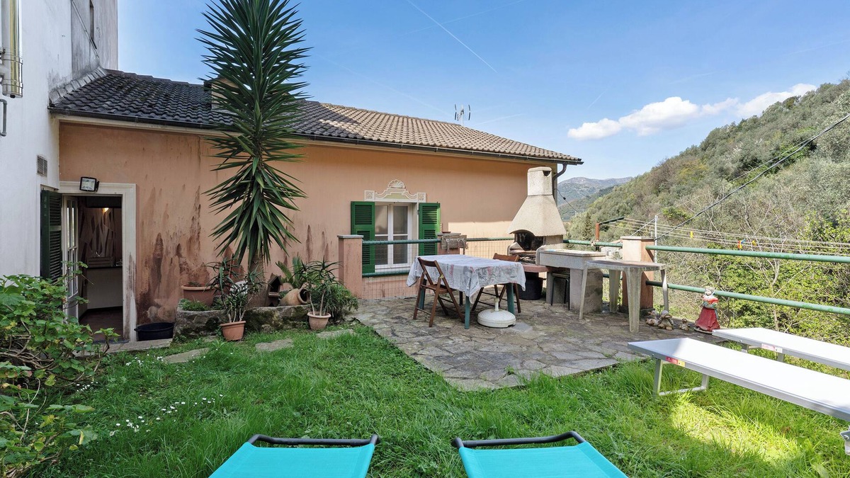 Avegno House | Holiday Home 'Rebecca's Home' with Mountain View, Private Garden and Wi-Fi