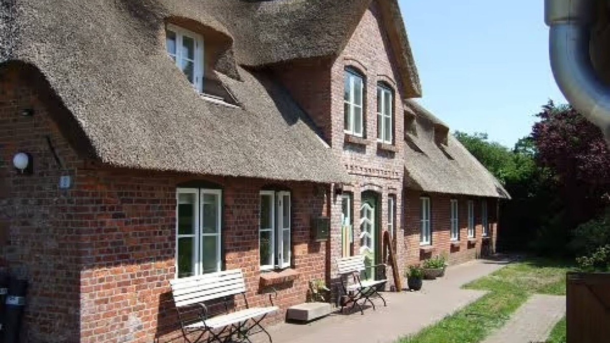 Witzwort House | Holiday Home 'Reetdachhaus Auf Eiderstedt' with Private Terrace and Wi-Fi