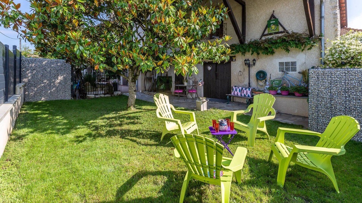 Arandon-Passins Cottage | Holiday Home 'Richon' with Private Terrace, Wi-Fi and Air Conditioning