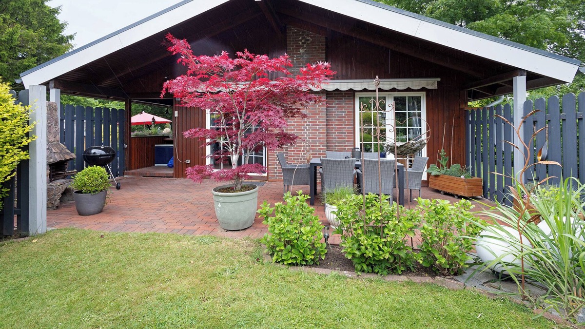 Hohenwestedt House | Holiday Home 'Rita In Falkenburg' with Terrace, Private Garden and Wi-Fi