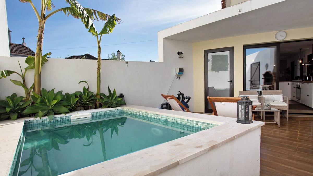 Cartaxo House | Holiday Home 'River Sun' with Private Pool, Wi-Fi and Air Conditioning