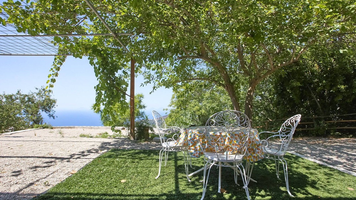 Gioiosa Marea House | Holiday Home 'Rustico 'al Casale' with Sea View, Shared Garden and Wi-Fi