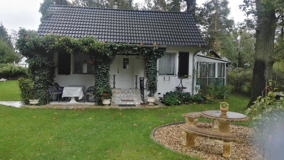 Schonwalde House | Holiday Home 'Schatz' with Private Terrace and Wi-Fi