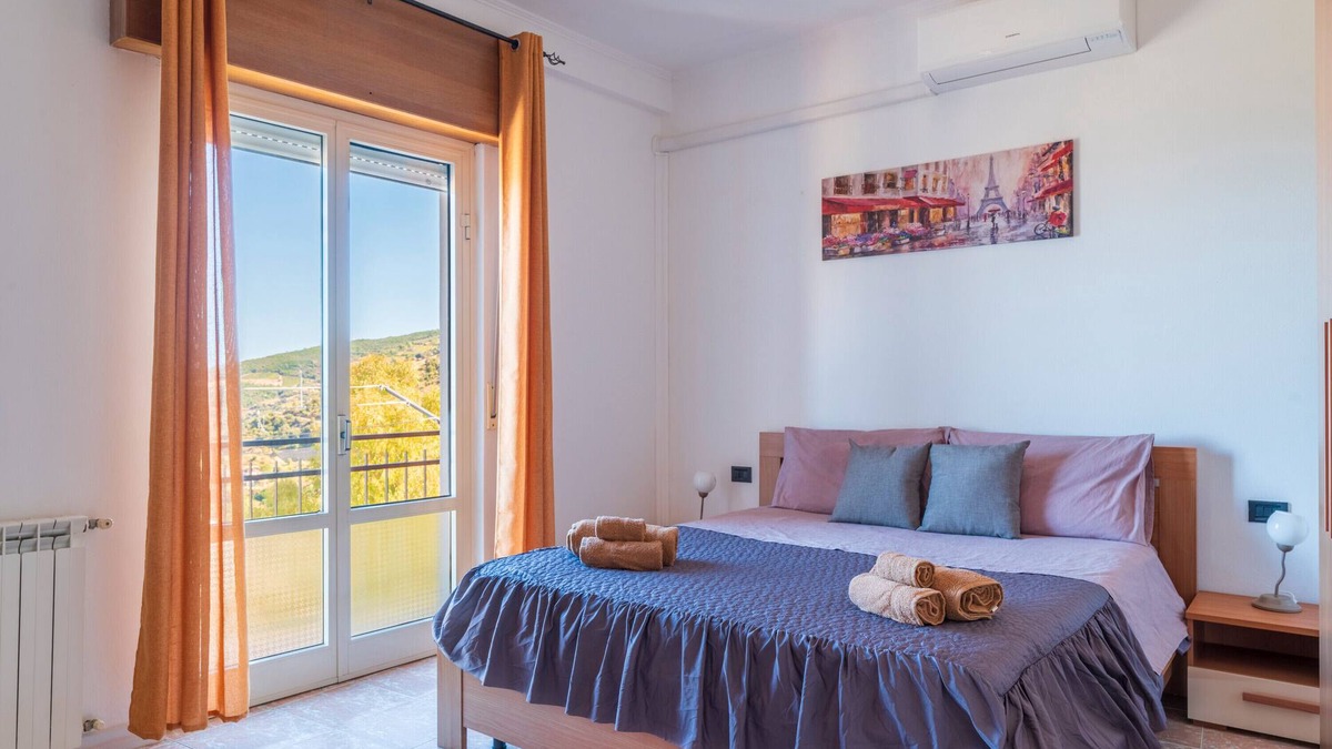Jerzu House | Holiday Home 'Sa Omu De Sa Palgia' with Sea View, Balcony and Air Conditioning