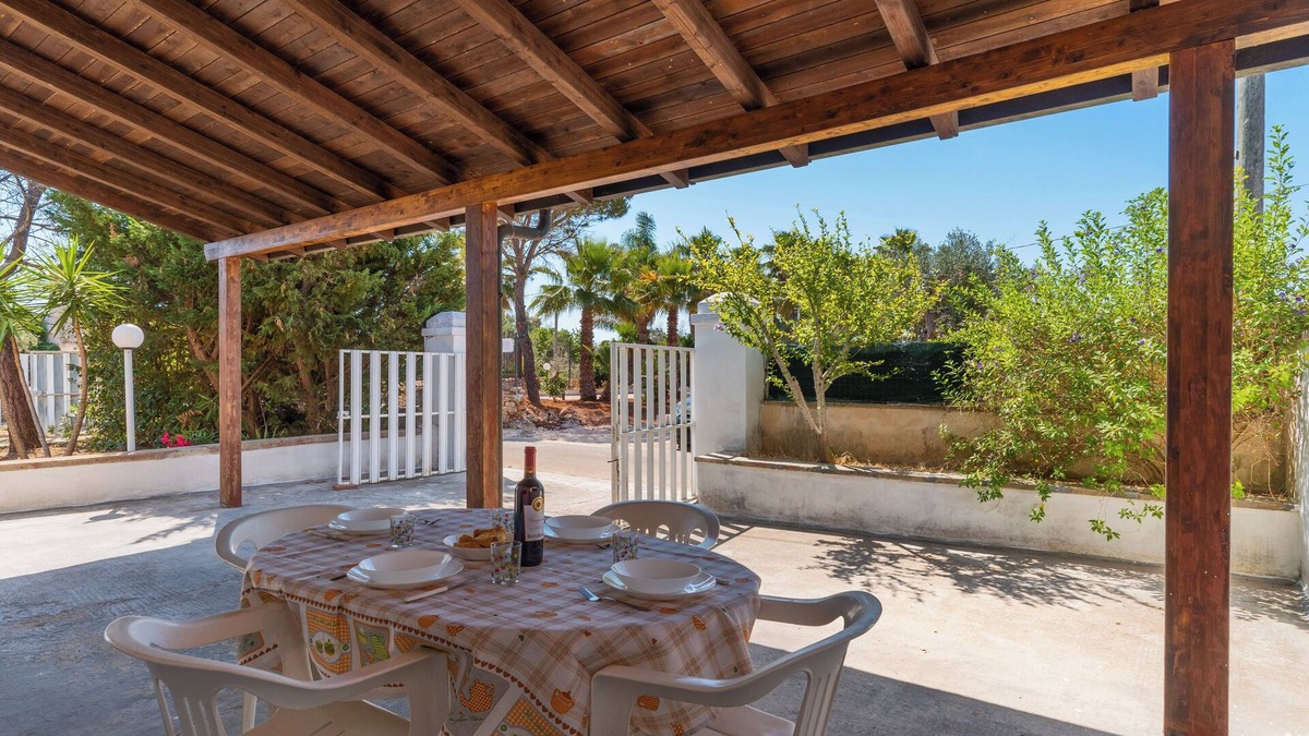 Galatone House | Holiday Home 'Salento' with Garden & A/C