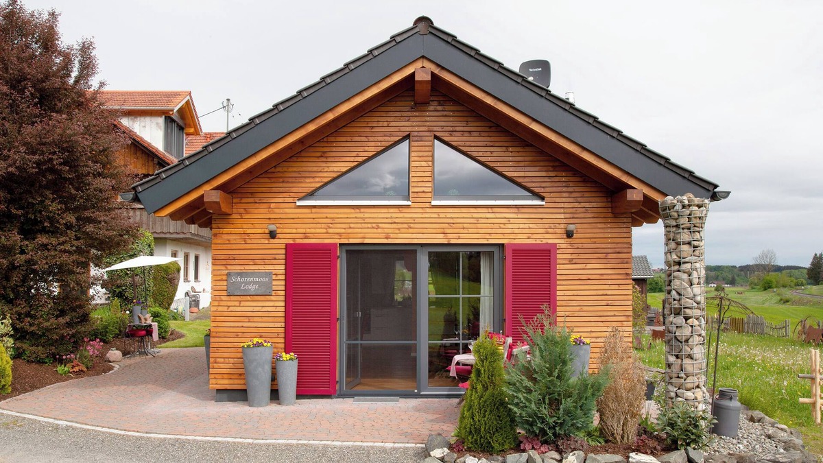 Dietmannsried House | Holiday Home 'Schorenmoos Lodge' with Private Terrace, Private Garden and Wi-Fi