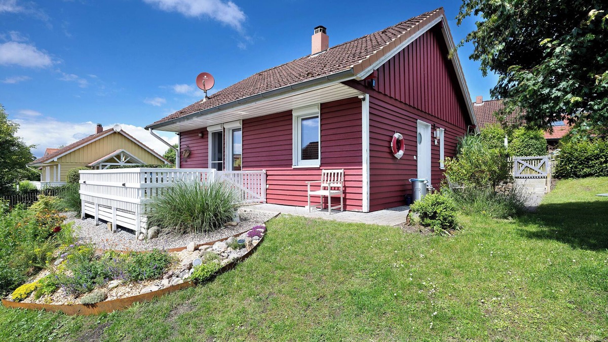 Monchneversdorf House | Holiday Home "Seestern Ostsee" with Private Terraces, Private Garden & Wi-Fi