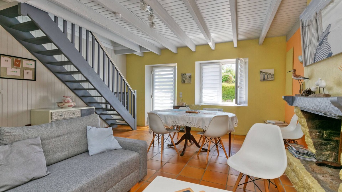 Camoel House | Holiday Home 'Seabird' with Private Terrace, Private Garden and Wi-Fi