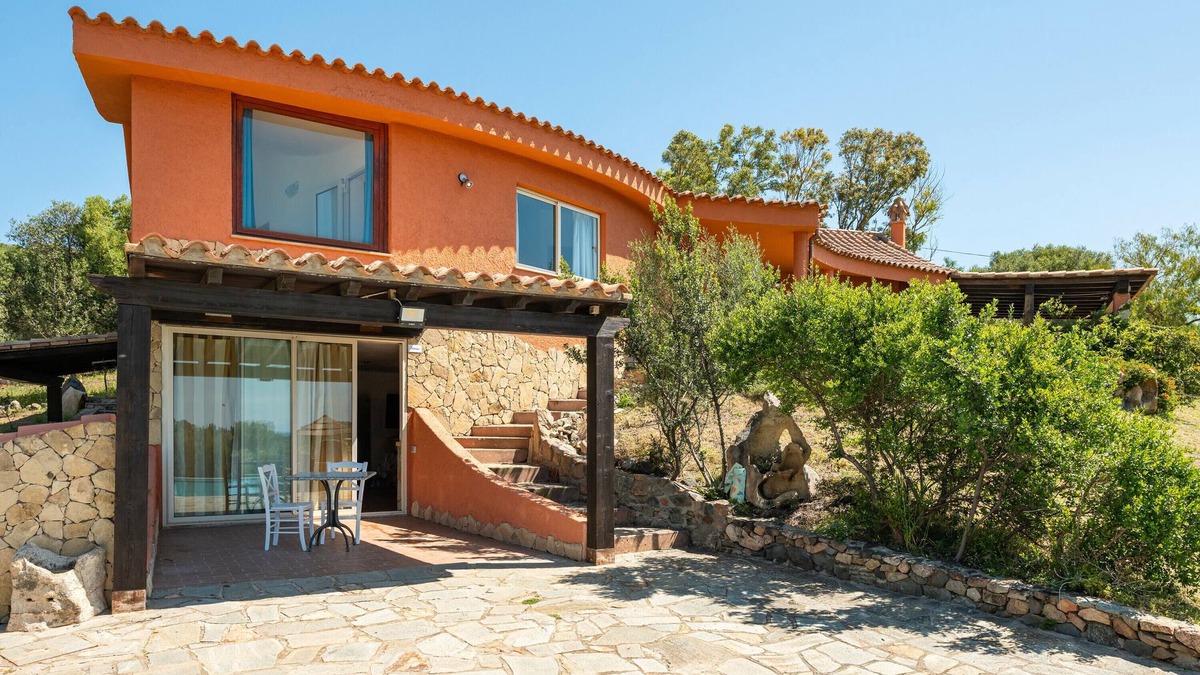 San Sperate House | Holiday Home 'Simius' with Sea View, Wi-Fi and Air Conditioning