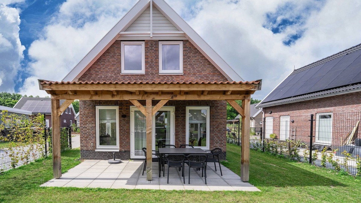 Municipality of Nissewaard House | Holiday Home Simonshaven near Lake Beach