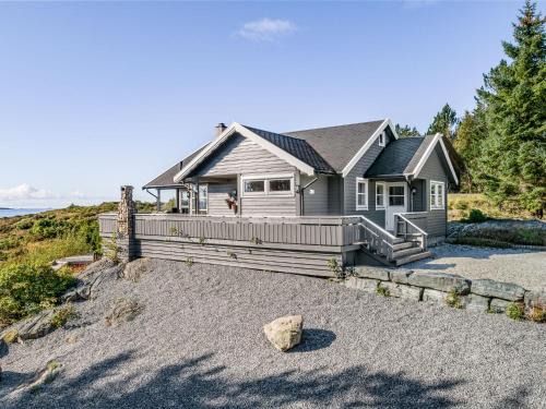 Lammetu House | Holiday Home Sjøbuvågen by Interhome