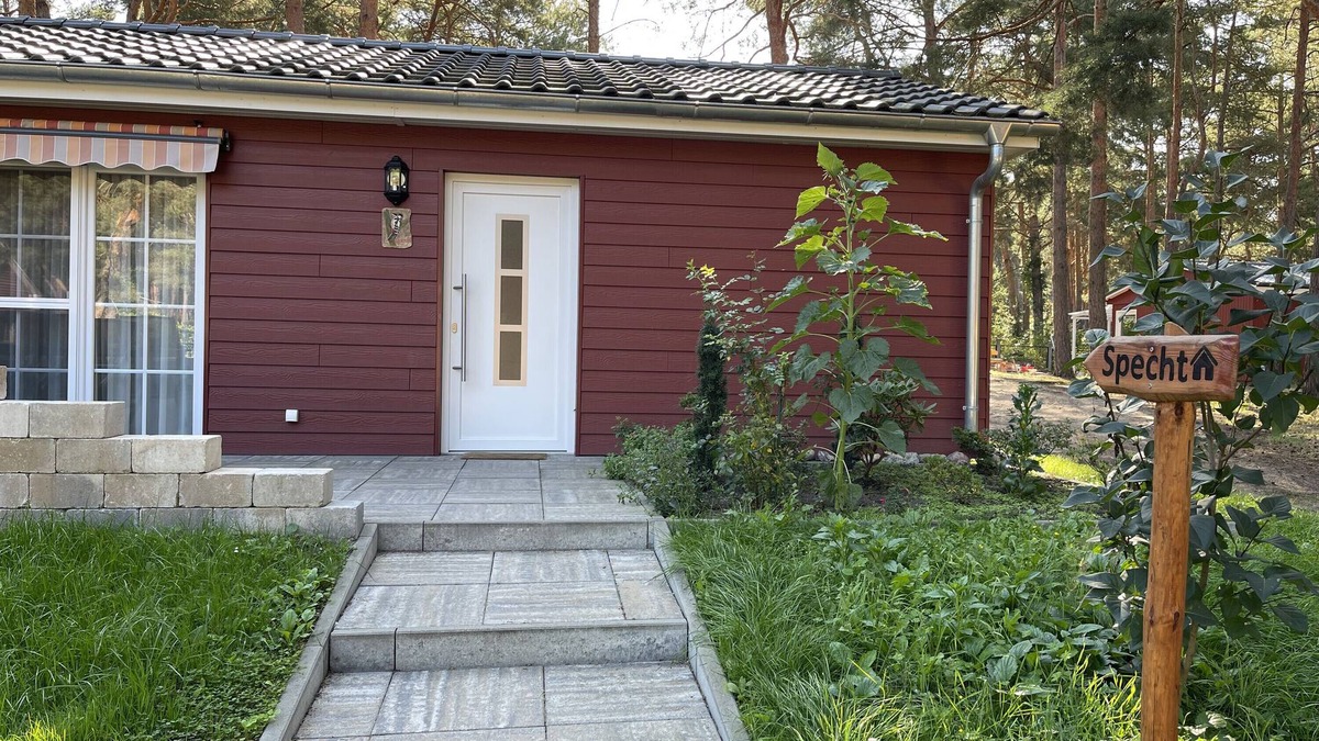 Wunsdorf House | Holiday Home 'Specht' with Private Terrace, Private Garden and Wi-Fi