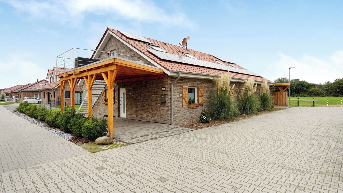 Geeste House | Holiday Home "Speicherhäuschen Maren" with Private Terrace & Wi-Fi
