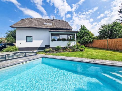 Prague 11 House | Holiday Home Starý Chodov by Interhome