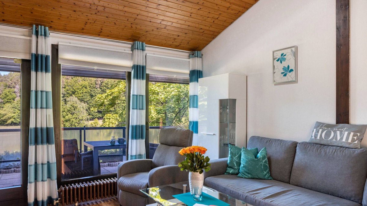 Machtlos House | Holiday Home 'Sweet Home' with Mountain View, Private Terrace and Wi-Fi