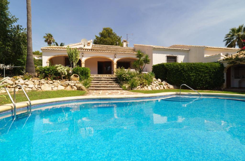 Urbanizacion La Mandarina House | Holiday Home Tesoro Park by Interhome