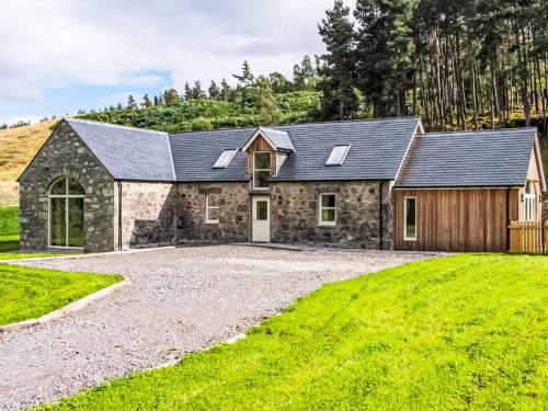 Glen Urquhart House | Holiday Home The Barn by Interhome