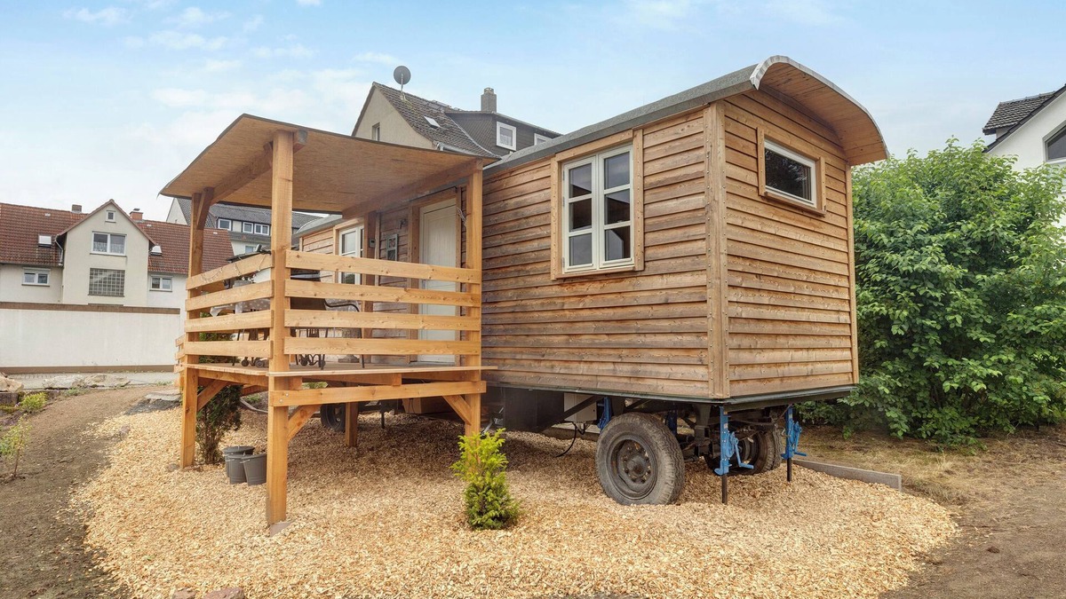 Lohfelden House | Holiday Home 'Tiny House' with Private Terrace, Wi-Fi and Air Conditioning
