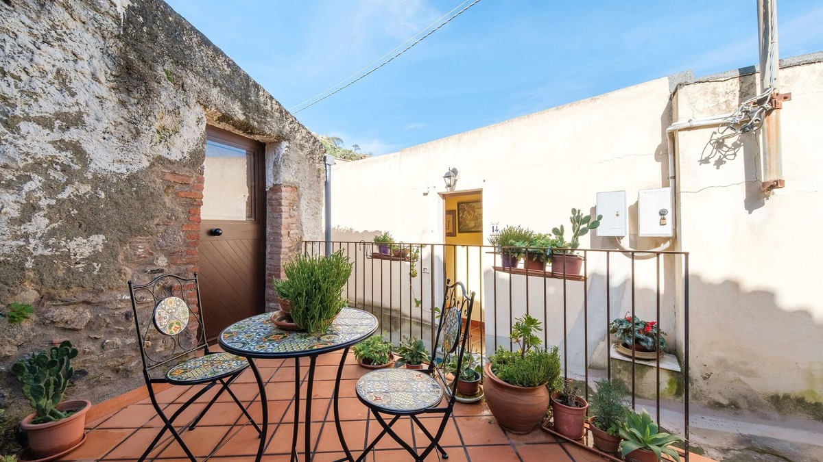 Savoca House | Holiday Home 'Tommaso E Martina' with Mountain View, Wi-Fi and Air Conditioning