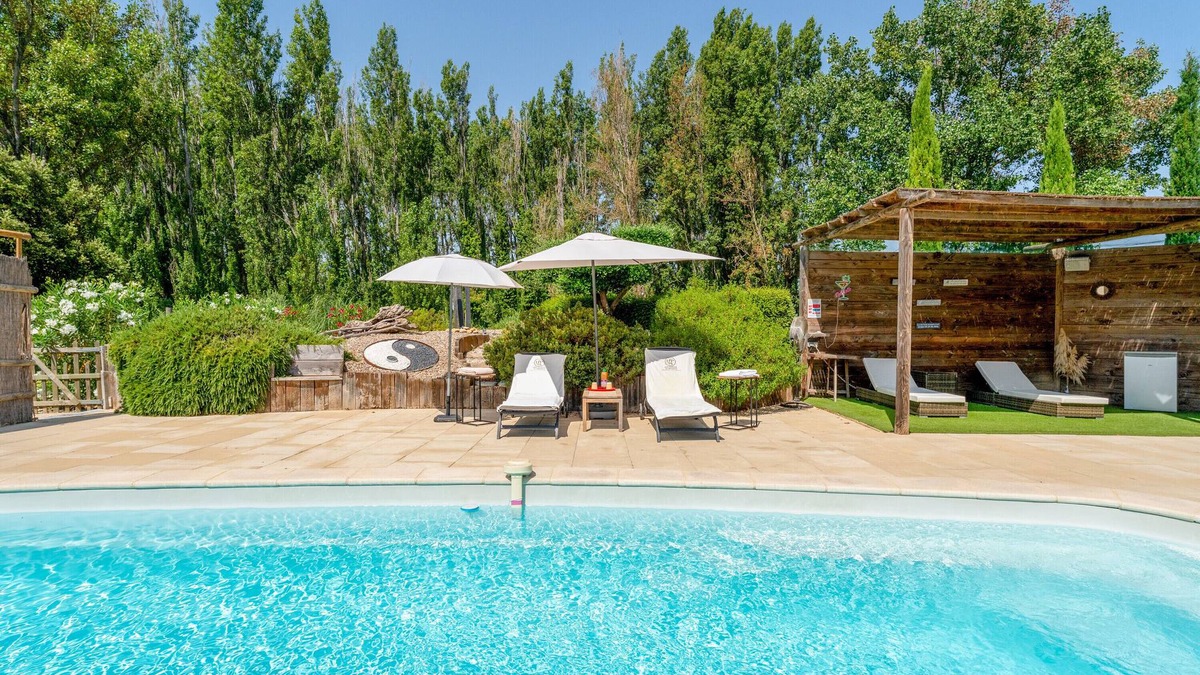 Jonquieres House | Holiday Home 'Tonneau Prestige' with Private Pool, Wi-Fi and Air Conditioning