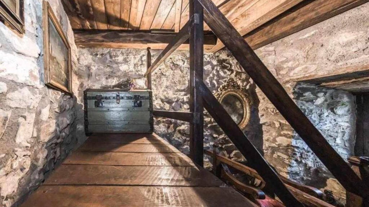 Bagnone House | Holiday Home 'Torre Del 1300 Un Atto Damore' with Mountain View, Wi-Fi and Air Conditioning