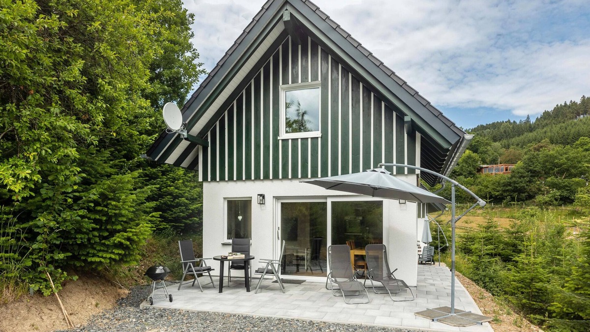 Kickenbach House | Holiday Home 'Traumblick' with Mountain View, Private Terrace and Wi-Fi