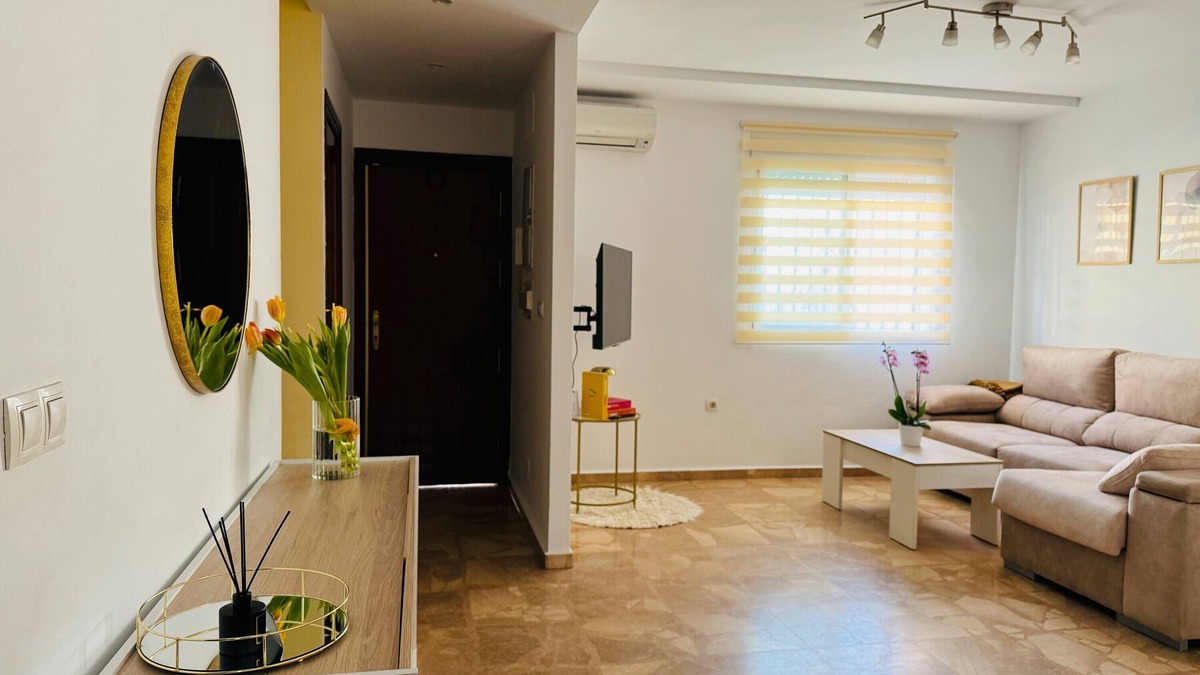 Peligros House | Holiday Home 'Tu Refugio Cerca Del Centro Granada' with Private Terrace, Wi-Fi and Air Conditioning