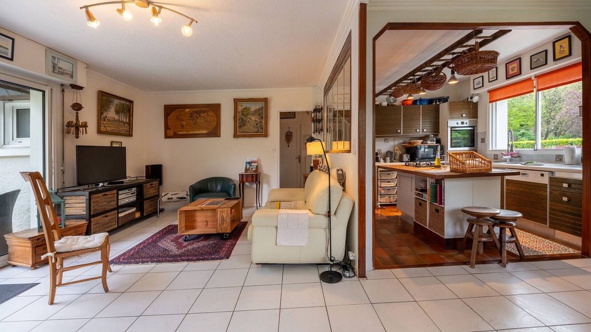 Saint-Nolff House | Holiday Home 'Ty Clafout' 2* with Private Terrace, Private Garden and Wi-Fi