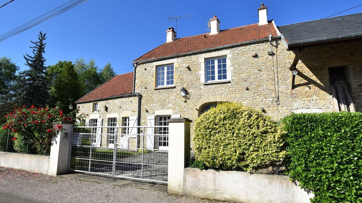 Vault-de-Lugny House | Holiday Home Vault-de-Lugny near Forest