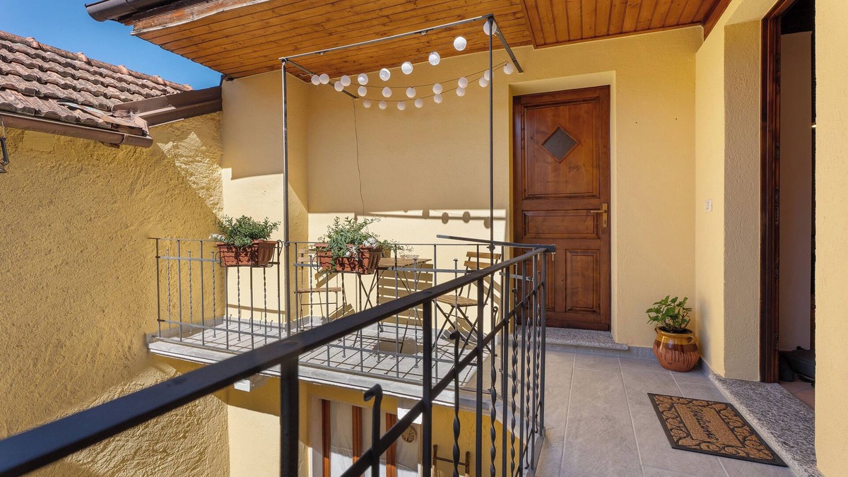 Crabbia House | Holiday Home 'Vicolino' with Balcony and Wi-Fi