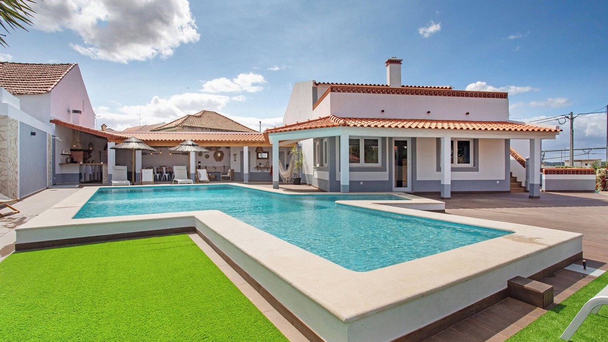 Cartaxo House | Holiday Home 'Vila River Sublime' with Private Pool, Wi-Fi and Air Conditioning