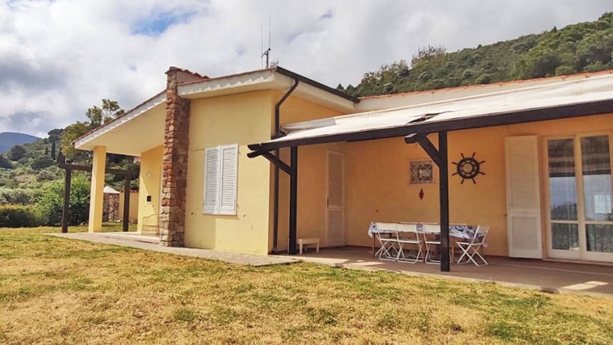 Lacona House | Holiday Home 'Villa Due Golfi' with Sea View, Private Terrace and Wi-Fi