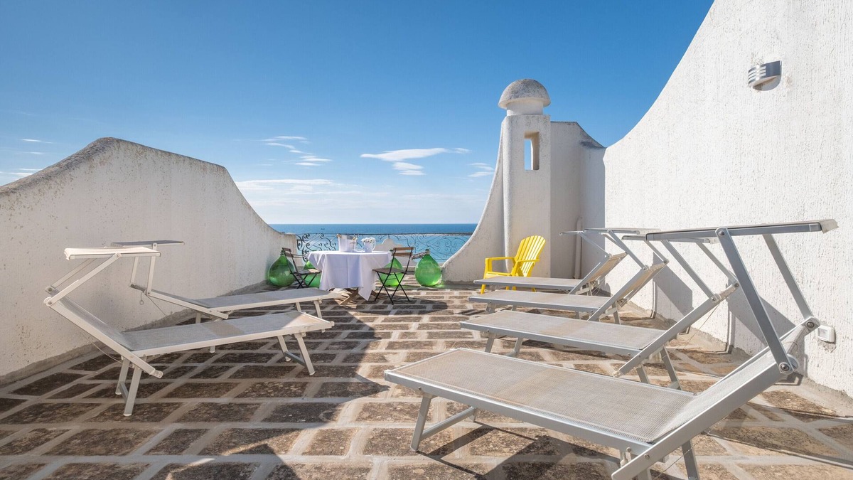 Sant'Isidoro House | Holiday Home 'Villa Gaudì - Vicens' with Sea View, Wi-Fi and Air Conditioning