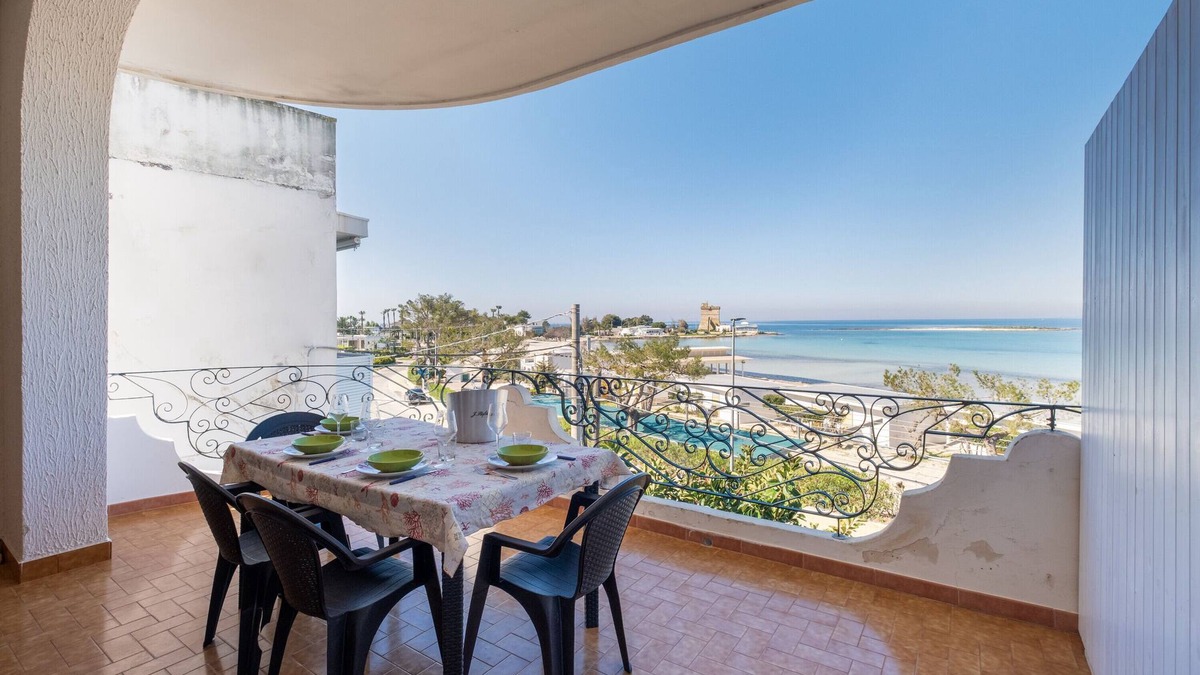 Sant'Isidoro House | Holiday Home 'Villa Gaudì - Güell' with Sea View, Wi-Fi and Air Conditioning