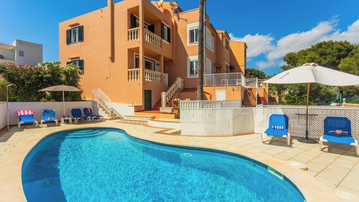 Serpentona House | Holiday Home 'Villa Lidia' with Sea View, Private Pool and Wi-Fi