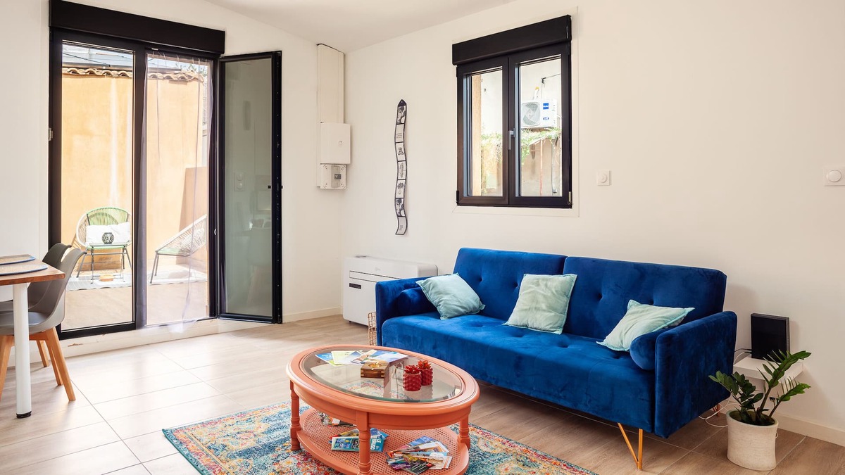 Allauch House | Holiday Home 'Villa Tania' with Mountain View, Wi-Fi and Air Conditioning
