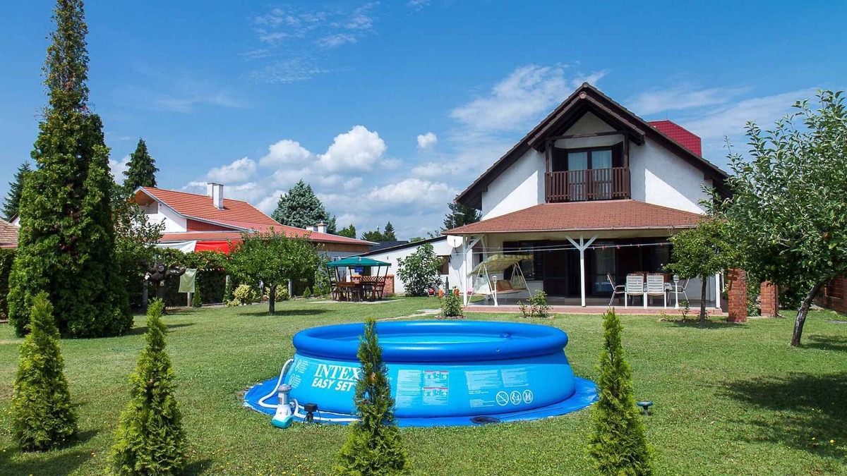Balatonkeresztur House | Holiday home with outdoor pool and large garden