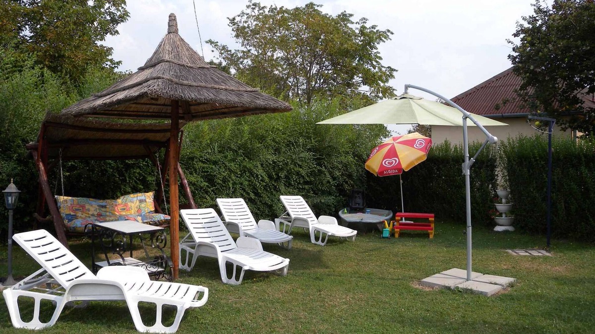 Balatonkeresztur House | Holiday home with outdoor swimming pool and garden