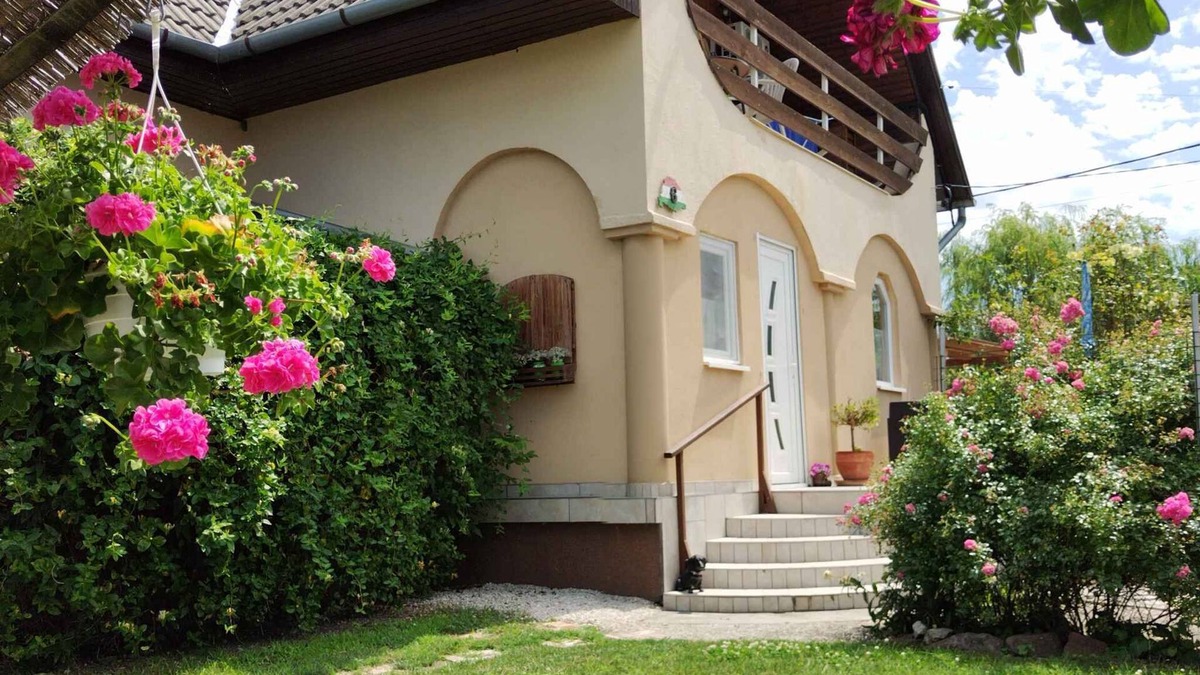 Balatonkeresztur House | Holiday home with pool and air conditioning