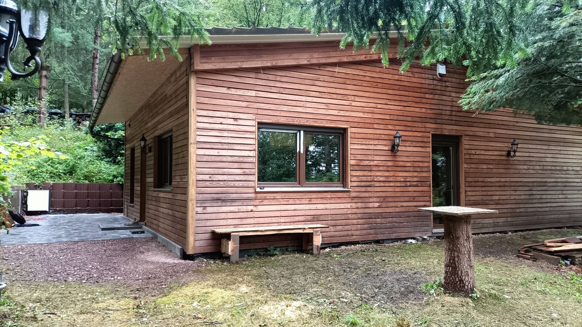 Tabarz House | Holiday Home 'Waldhaus Hempe' with Private Terrace, Private Garden and Wi-Fi