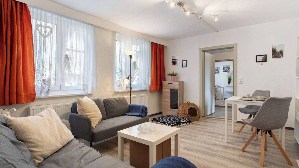 Tribsees House | Holiday Home 'Wanderpfotens Ostsee Ferienhaus' with Private Terrace, Private Garden and Wi-Fi