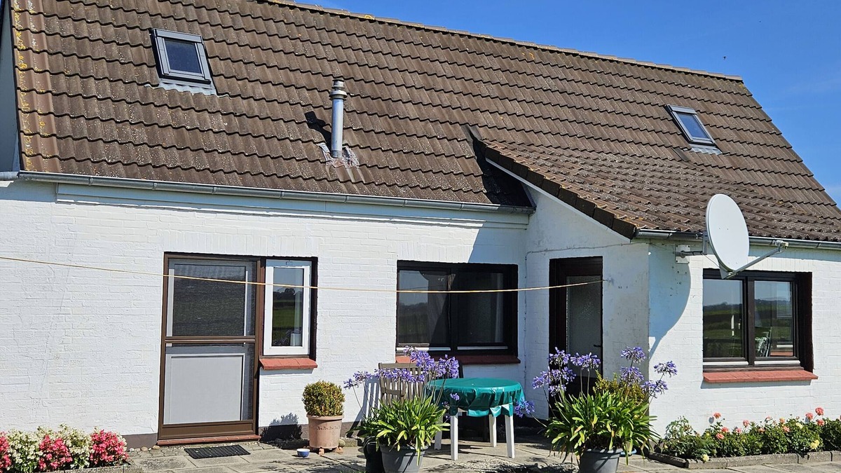 Epenwohrden House | Holiday Home 'Wiesenblick' with Private Terrace and Shared Garden